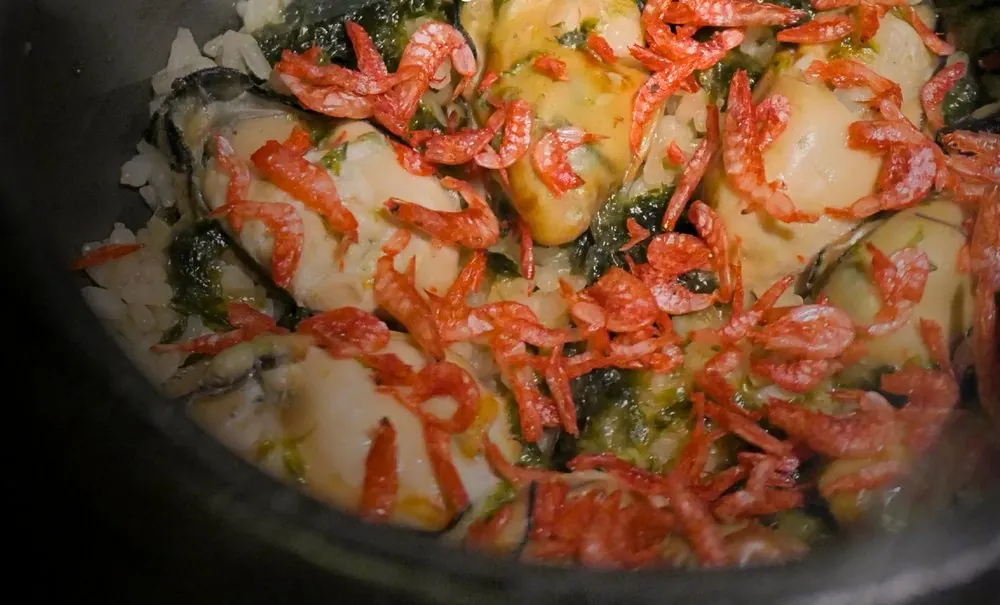 牡蠣と小海老の釜飯